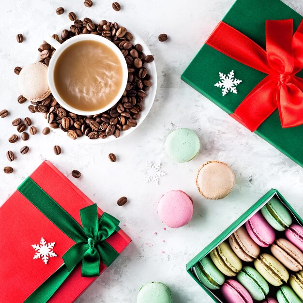 Kleurrijke Franse macarons met Kerstmis