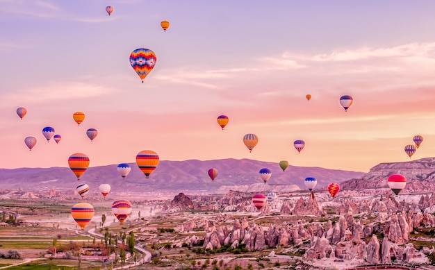 Kleurrijke hete lucht ballonnen in Cappadocië Turkije