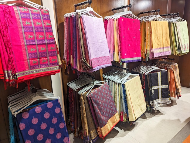 Foto kleurrijke jurken en sarees