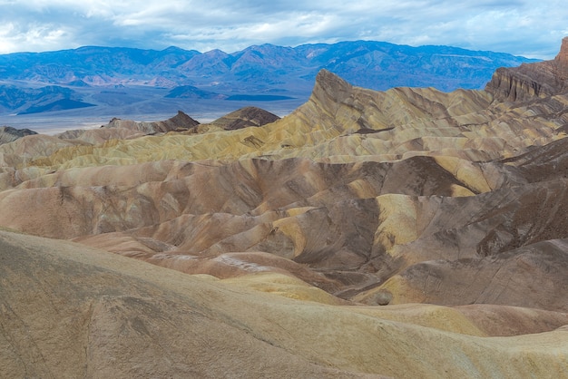 Kleurrijke kleikloof van Zabriskie Point in Death Valley National Park