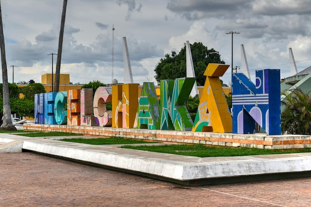 Kleurrijke letters van de stad Hecelchakan in Campeche, Mexico