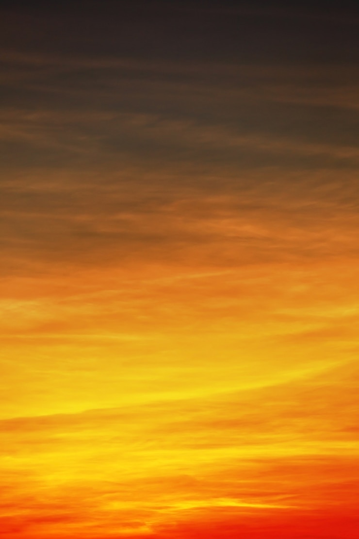 Foto kleurrijke lucht en wolken bij zonsondergang