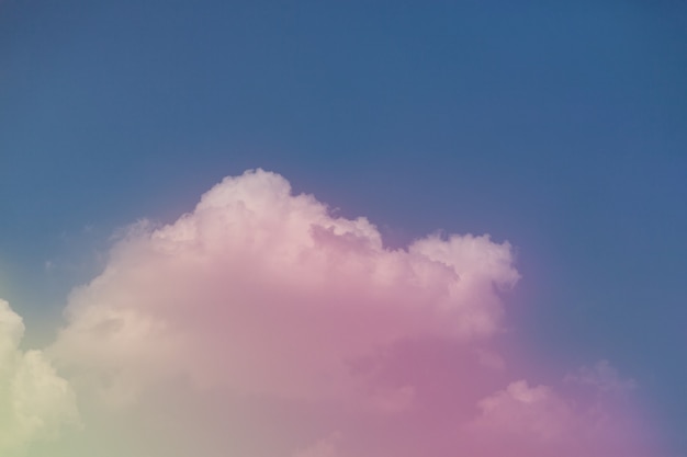 Kleurrijke lucht met prachtige wolken