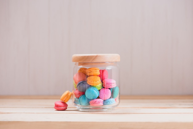 Foto kleurrijke macarons of bitterkoekjes dessert zoet mooi om te eten