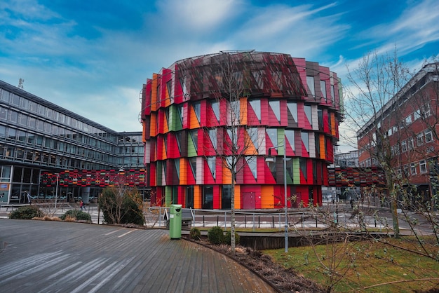 Kleurrijke moderne architectuur van de technische universiteit van Chalmers