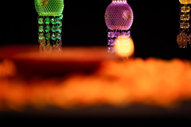 Kleurrijke moderne lantaarns, Akash kandil of Diwali decoratieve lampen voor het vieren van Diwali Festival.