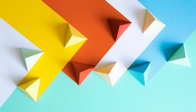 Foto kleurrijke papieren geometrische vorm