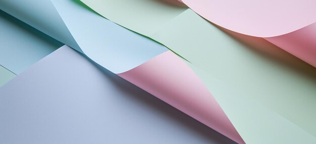 Kleurrijke papieren rollen in blauw, roze en groen