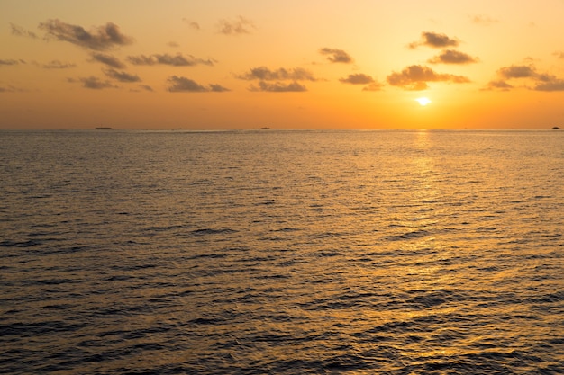 Kleurrijke Zonsondergang Op Het Strand