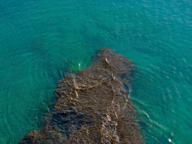 Kliffen en zeegolven