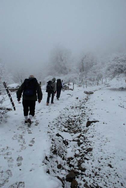 Foto klimmen in de sneeuw rtom