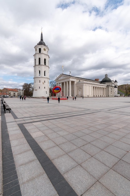 Klokkentoren van de kathedraal van Vilnius en de kathedraal van Vilnius