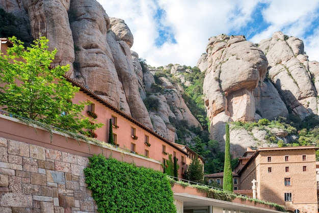 Klooster, Santa Maria de Montserrat is een benedictijnenabdij gelegen op de berg in de buurt van Barcelona, Catalonië, Spanje