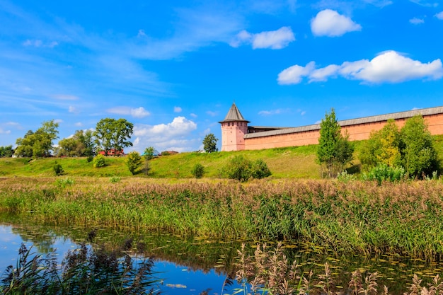 Klooster van Sint Euthymius muur in Suzdal, Rusland