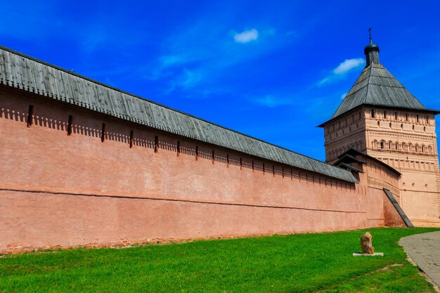 Klooster van Sint Euthymius muur in Suzdal, Rusland