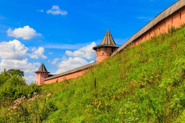 Klooster van Sint Euthymius muur in Suzdal, Rusland