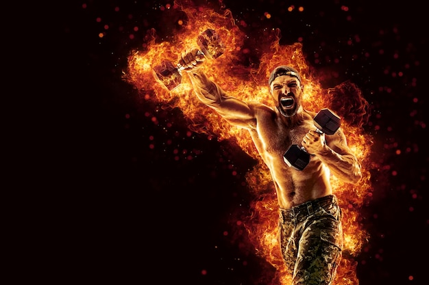 Knappe bebaarde shirtless getatoeëerde bodybuilder training met halter zoals bokser Fire art concept