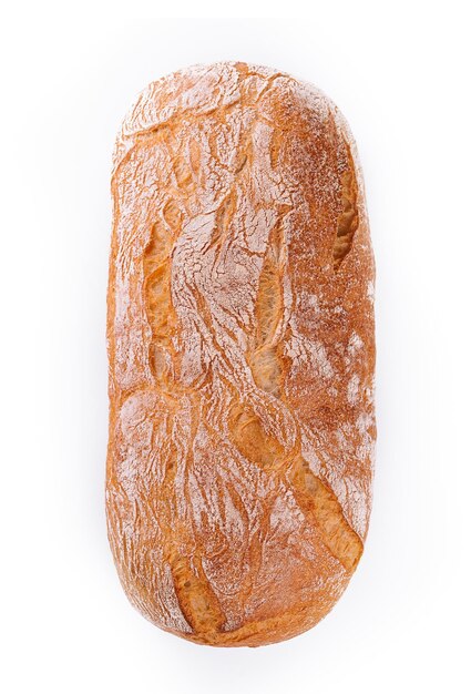 Knapperig brood van zuurdesembrood op witte achtergrond