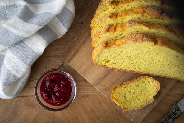 Knapperig maisbrood. Maïsbrood sneetjes klaar om te eten