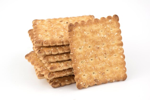 Knapperige cracker volgens recept Zoete koekjes op een broodje achtergrond