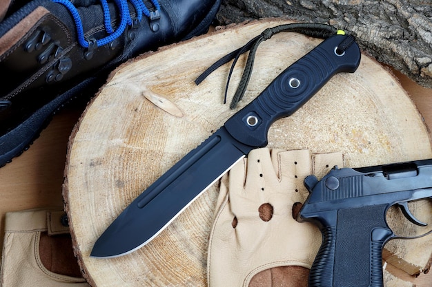 Knife hunting from highcarbonaceous steel