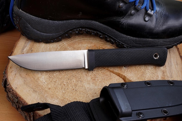 Coltello da caccia turistico con lama damascata