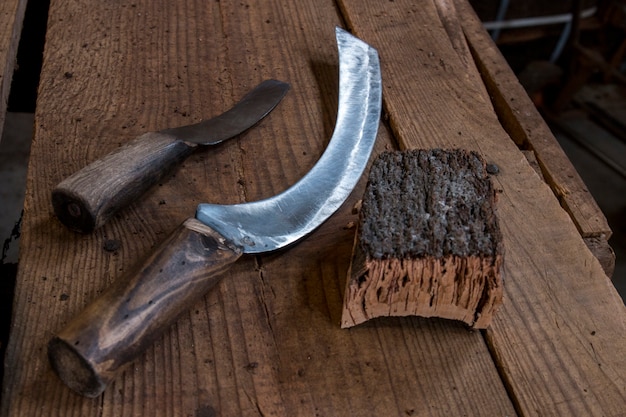 Knife tools for slicing cork