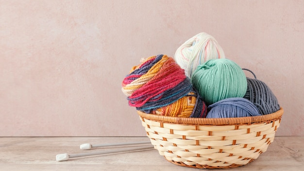 Photo knitting needles and wool in basket