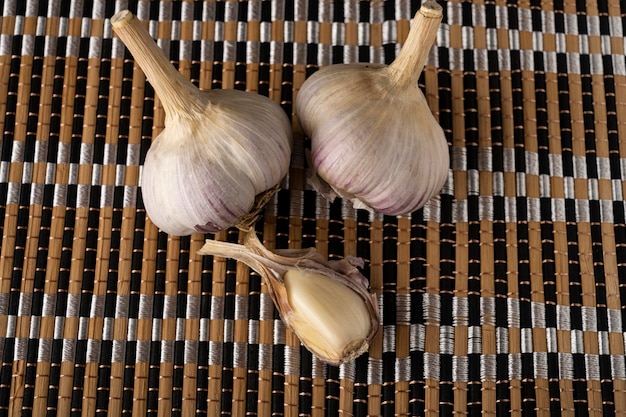 Knoflook bollen. Toevoegen aan eten.