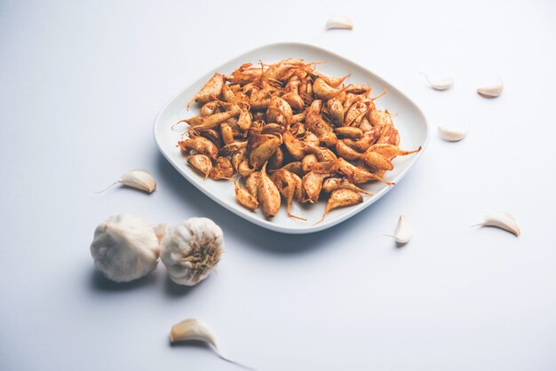 Knoflook Fry of Tala Hua Lahsun in hindi, is een populaire bijgerecht of snacks uit maharashtra, India