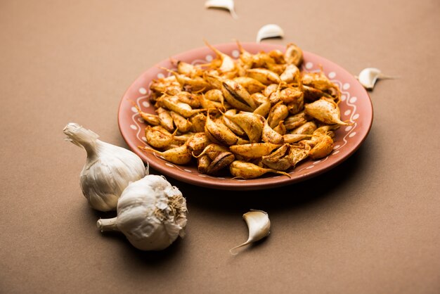 Knoflook Fry of Tala Hua Lahsun in hindi, is een populaire bijgerecht of snacks uit maharashtra, India