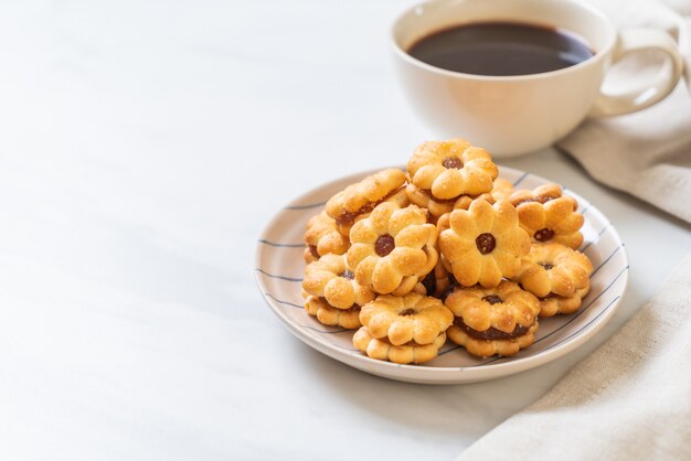 Koekje met ananasjam