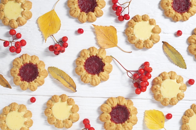 Koekjes herfstbladeren en bessen