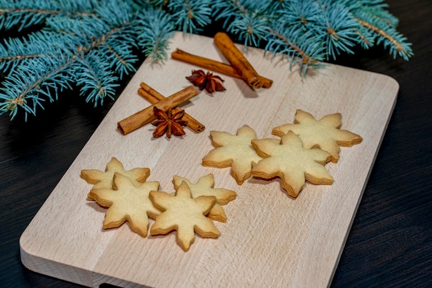 Koekjes in de vorm van een sneeuwvlok