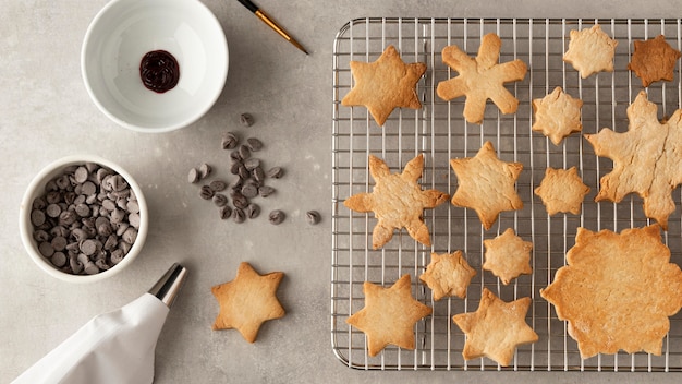 Foto koekjes in het concept van de sneeuwvlokkenvorm