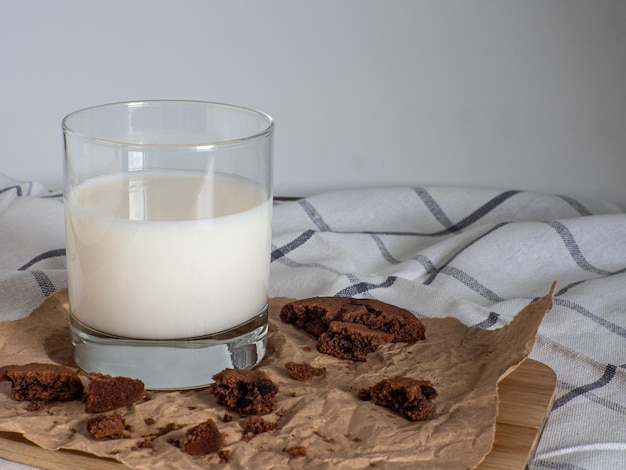 Koekjes met cacao en stukjes chocolade