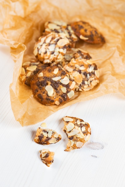 Koekjes met chocolade en amandelen