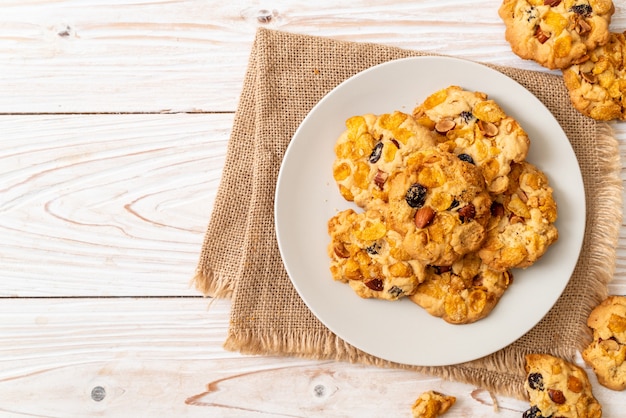 koekjes met cornflake rozijnen en amandelen