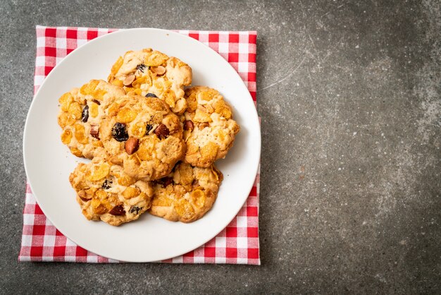 koekjes met cornflake rozijnen en amandelen