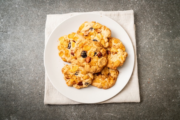 koekjes met cornflake rozijnen en amandelen