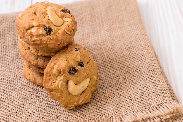 koekjes met rozijnen en cashewnoten