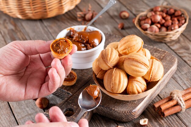 Koekjes "Noten" met gecondenseerde melk en noten