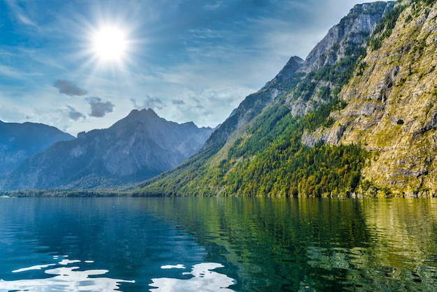 Koenigsseemeer met Alpenbergen Nationaal Park Konigsee Berchtesgaden Beieren Duitsland