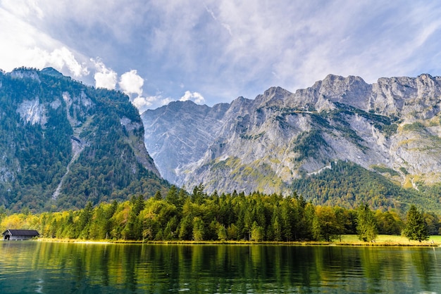 Koenigsseemeer met Alpenbergen Nationaal Park Konigsee Berchtesgaden Beieren Duitsland