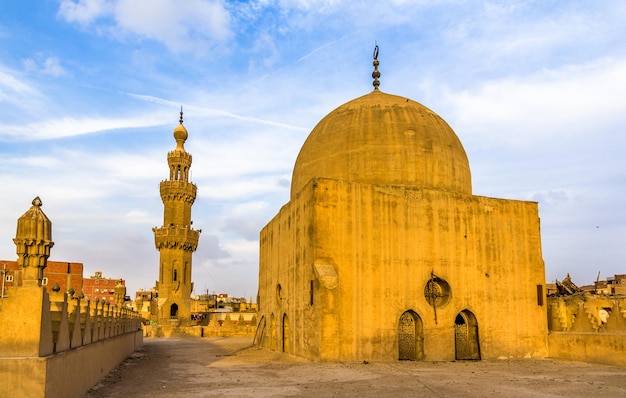 Koepel en minaret van de Amir alMaridani moskee in Caïro Egypte