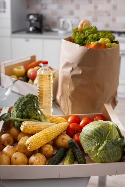 Foto koerier bezorgt boodschappen aan huis