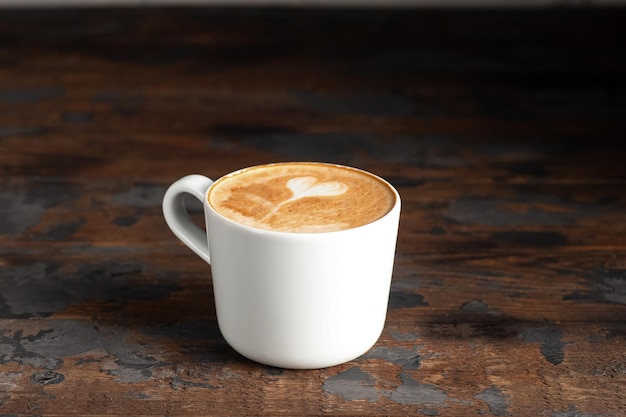 Koffie cappuccino koffie op een houten achtergrond