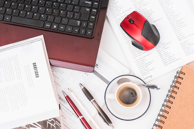 Foto koffie en benodigdheden voor studies