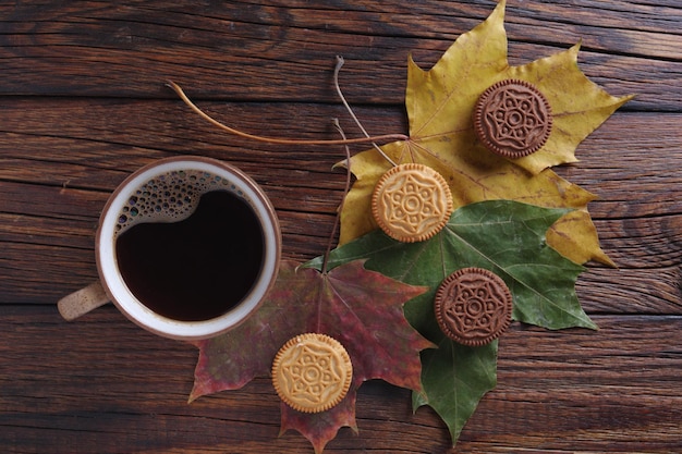 Koffie en koekjes met slagroom