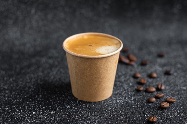 Koffie heet vers in wegwerp papieren beker pauze maaltijd